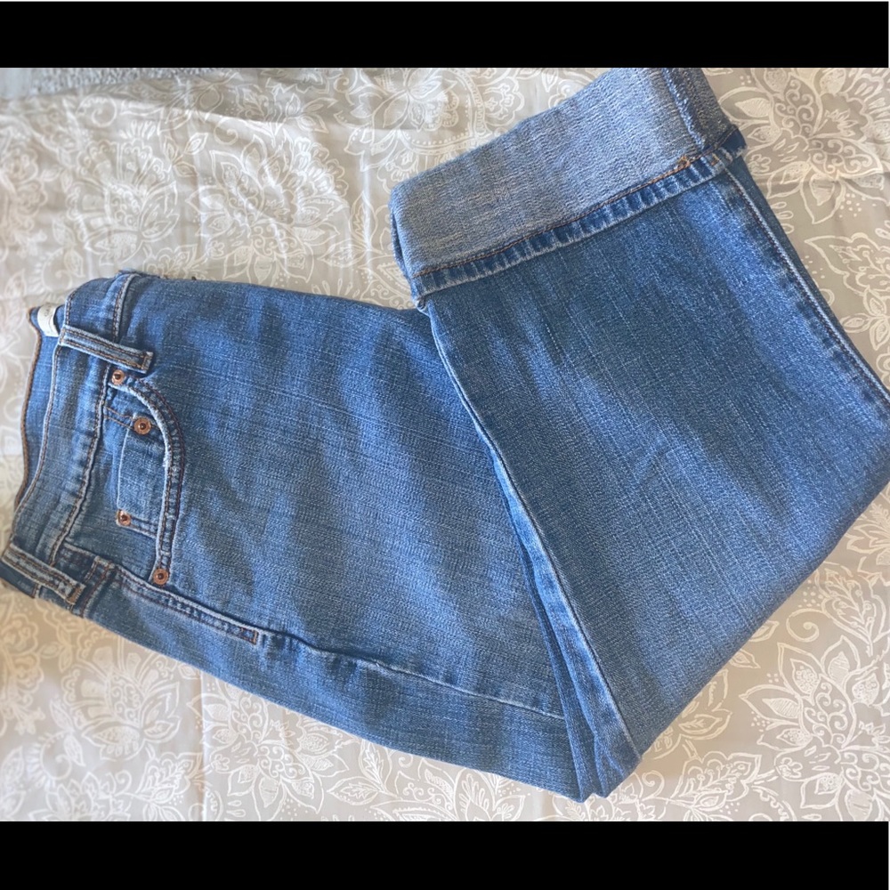 LEVIS Cuffed Capris